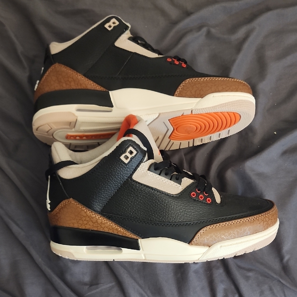 Nike Black and Brown Sneakers with Padded Tongue